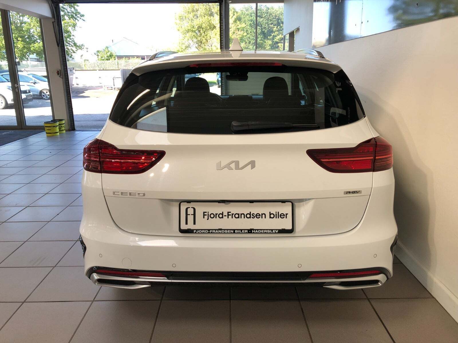 Hvid Kia Ceed fra 2023