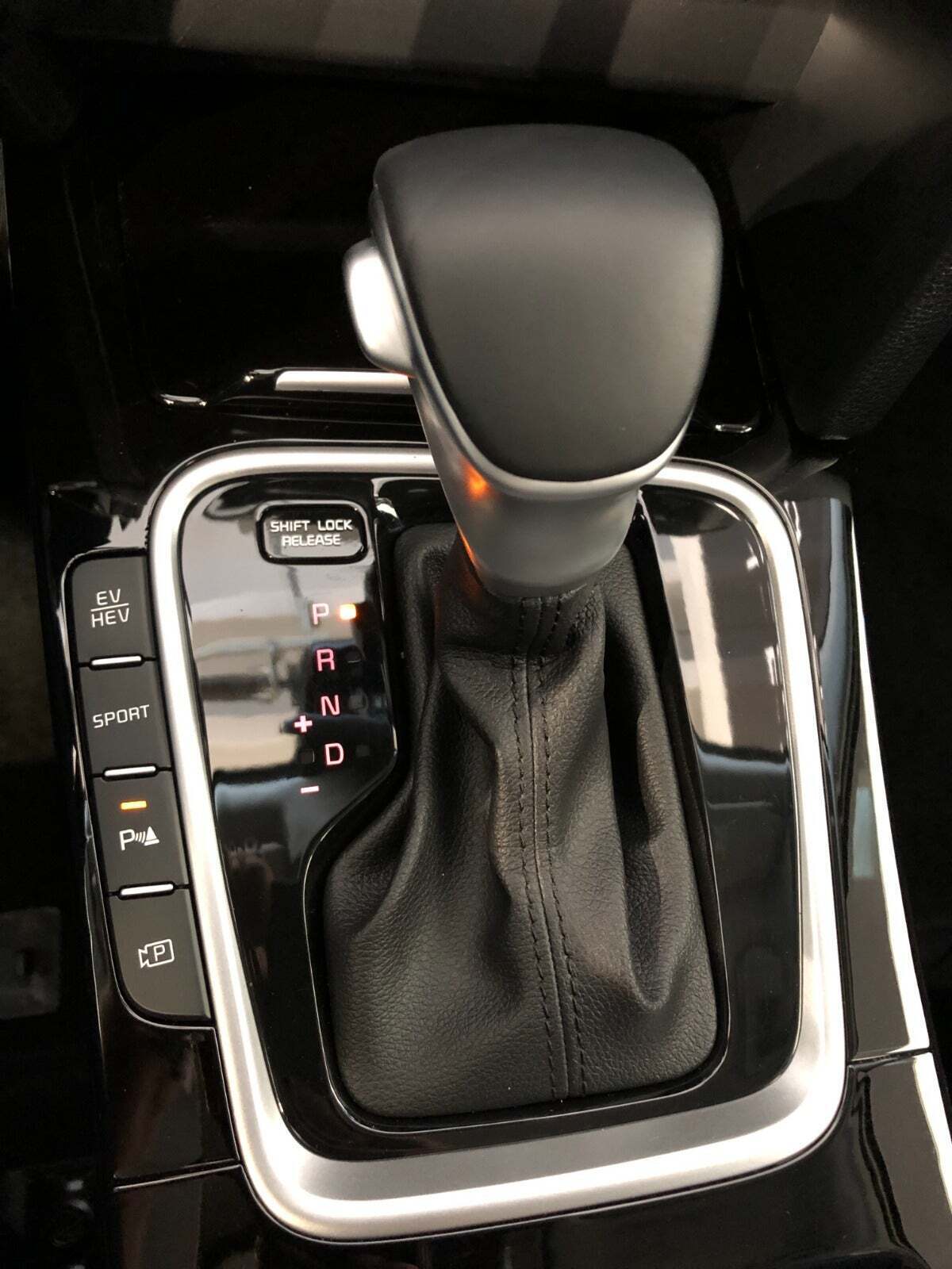 Hvid Kia Ceed fra 2023