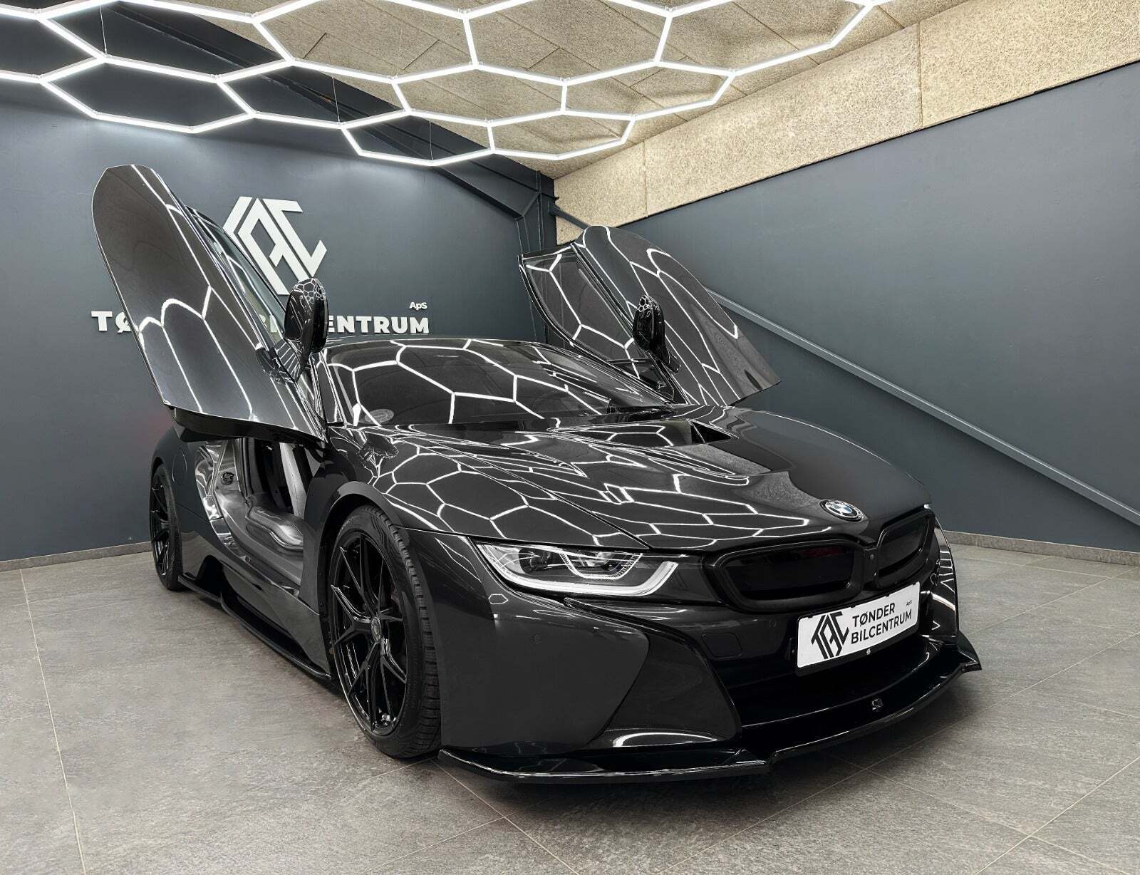 Sort BMW i8 fra 2016 set udefra