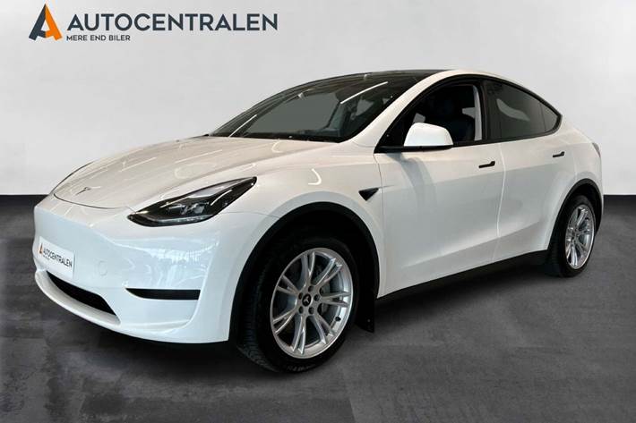 Hvid Tesla Model Y fra 2023