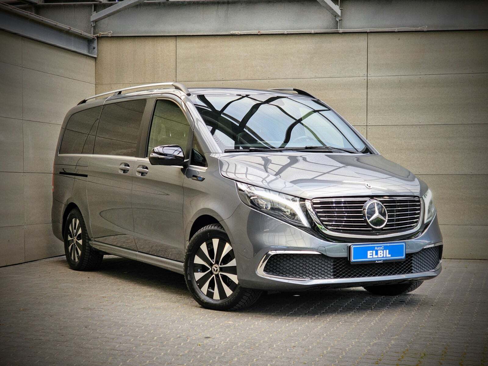 Grå Mercedes EQV300 fra 2021