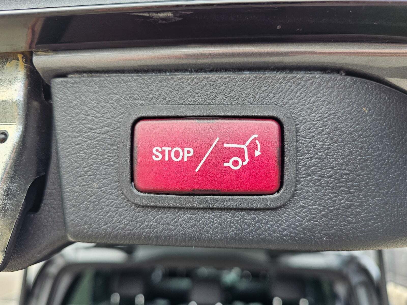 Grå Mercedes EQV300 fra 2021