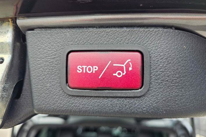 Grå Mercedes EQV300 fra 2021