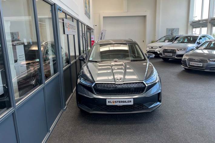 Grå Skoda Enyaq fra 2021