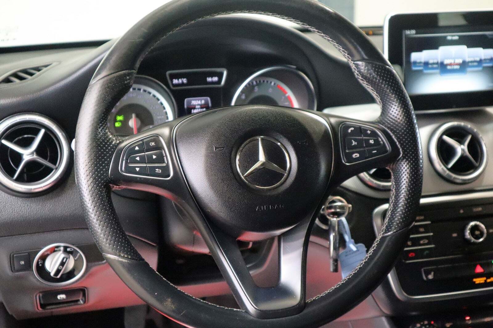 Mercedes CLA180