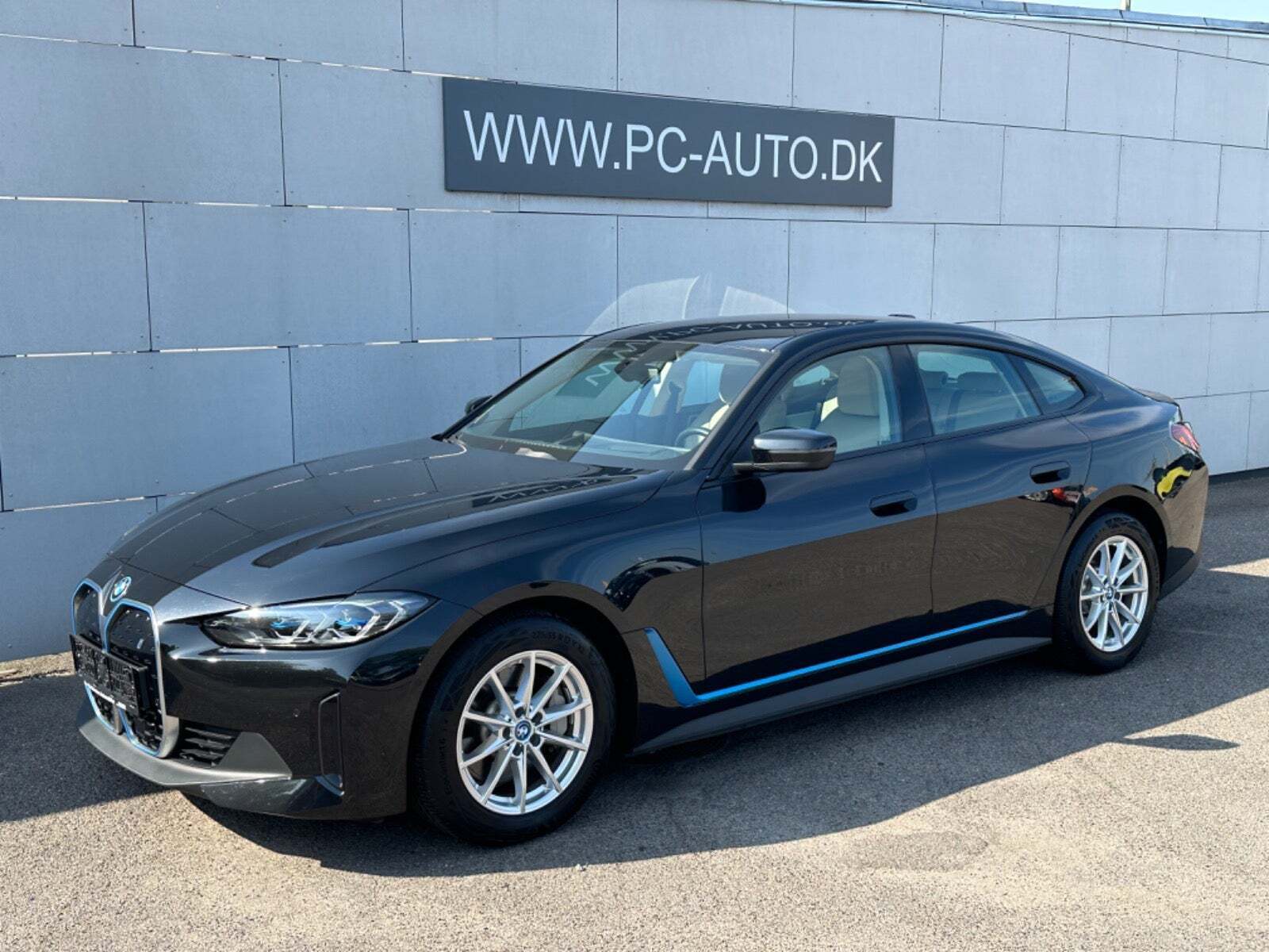 Sort BMW i4 fra 2023