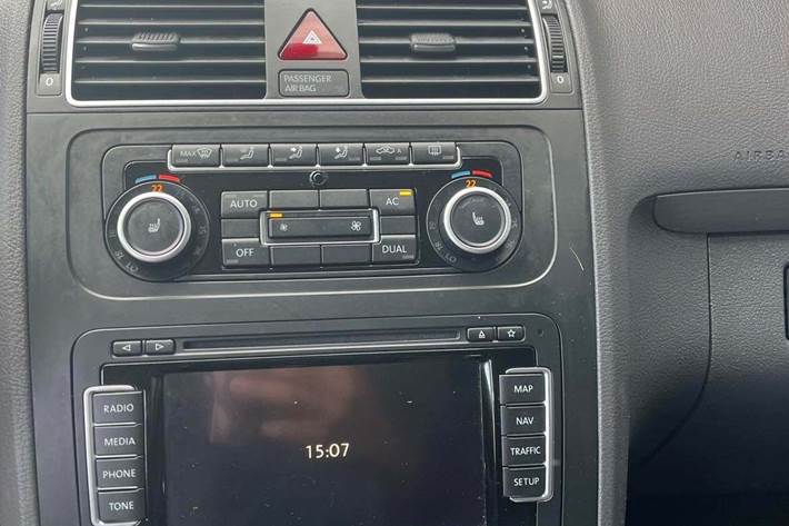 Sort VW Touran fra 2011