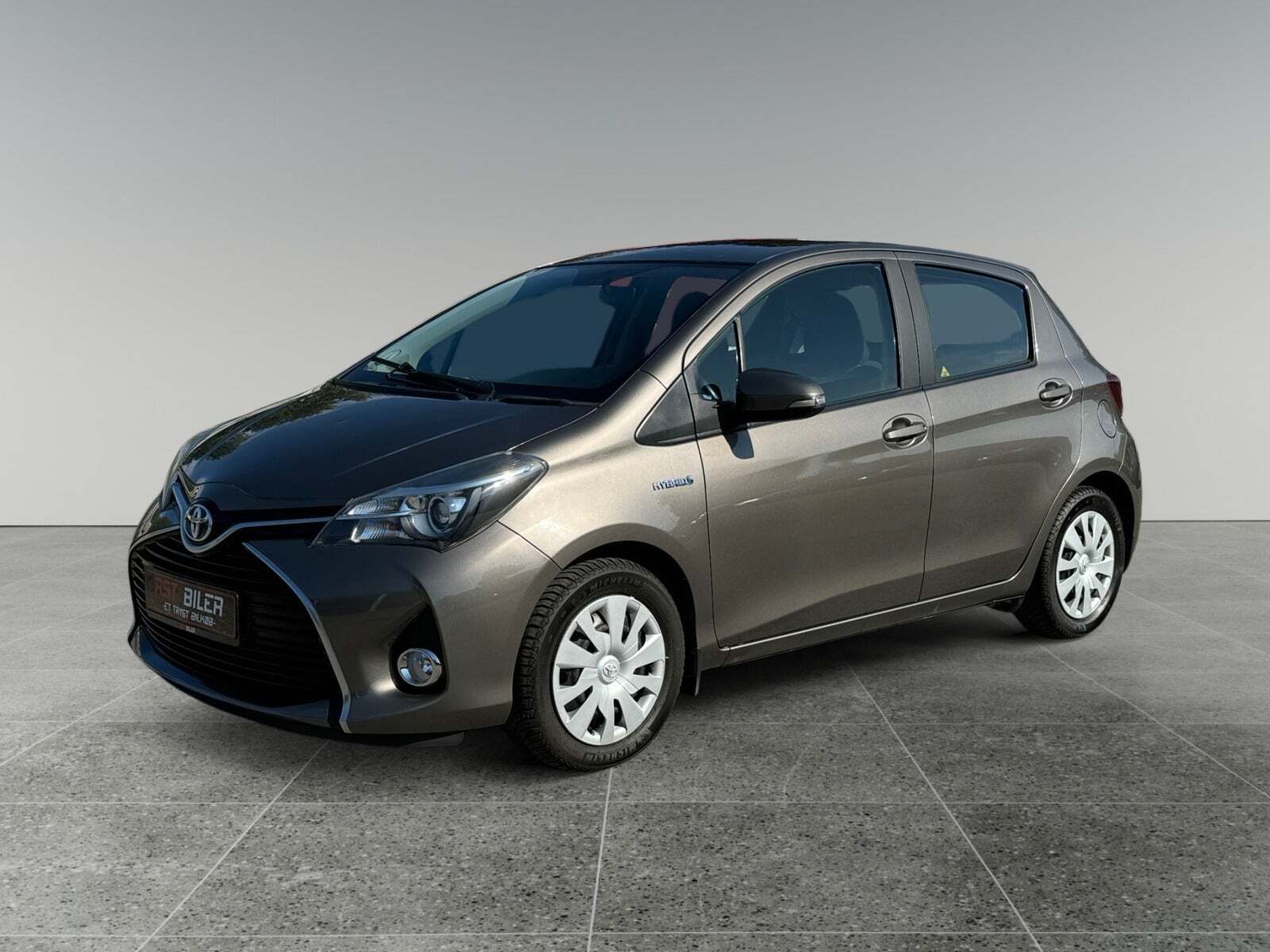 undefined Toyota Yaris fra 2016 set udefra