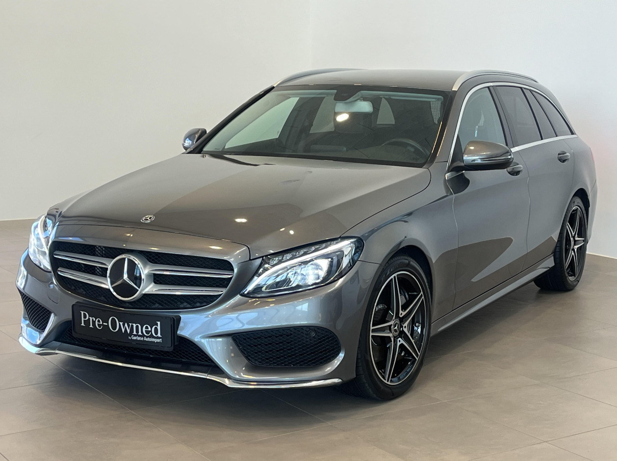 Grå Mercedes C200 fra 2018 set udefra