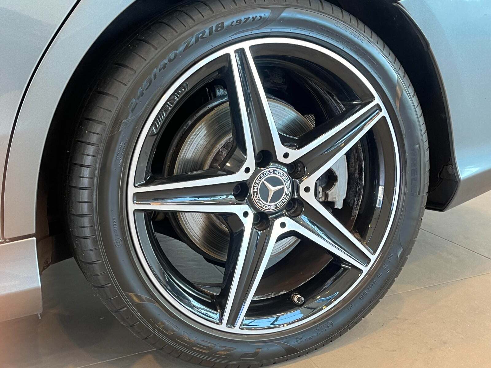 Grå Mercedes C200 fra 2018