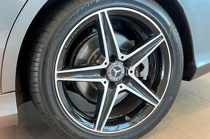 Grå Mercedes C200 fra 2018