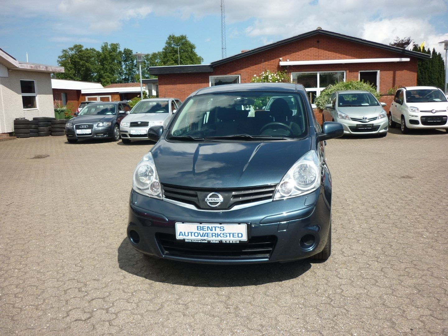 Blå Nissan Note fra 2012