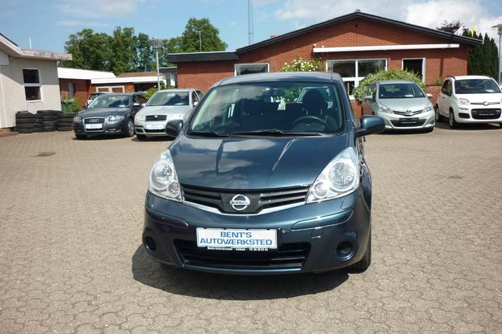 Blå Nissan Note fra 2012