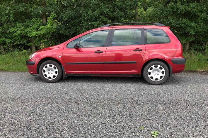 Rød Peugeot 307 fra 2003