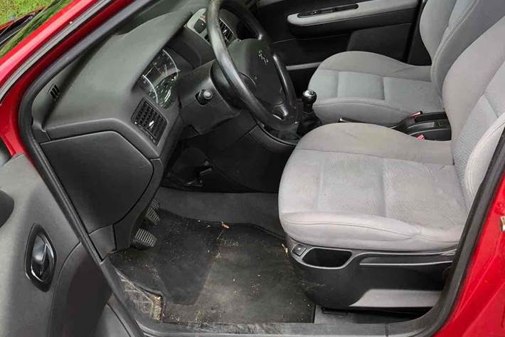 Rød Peugeot 307 fra 2003