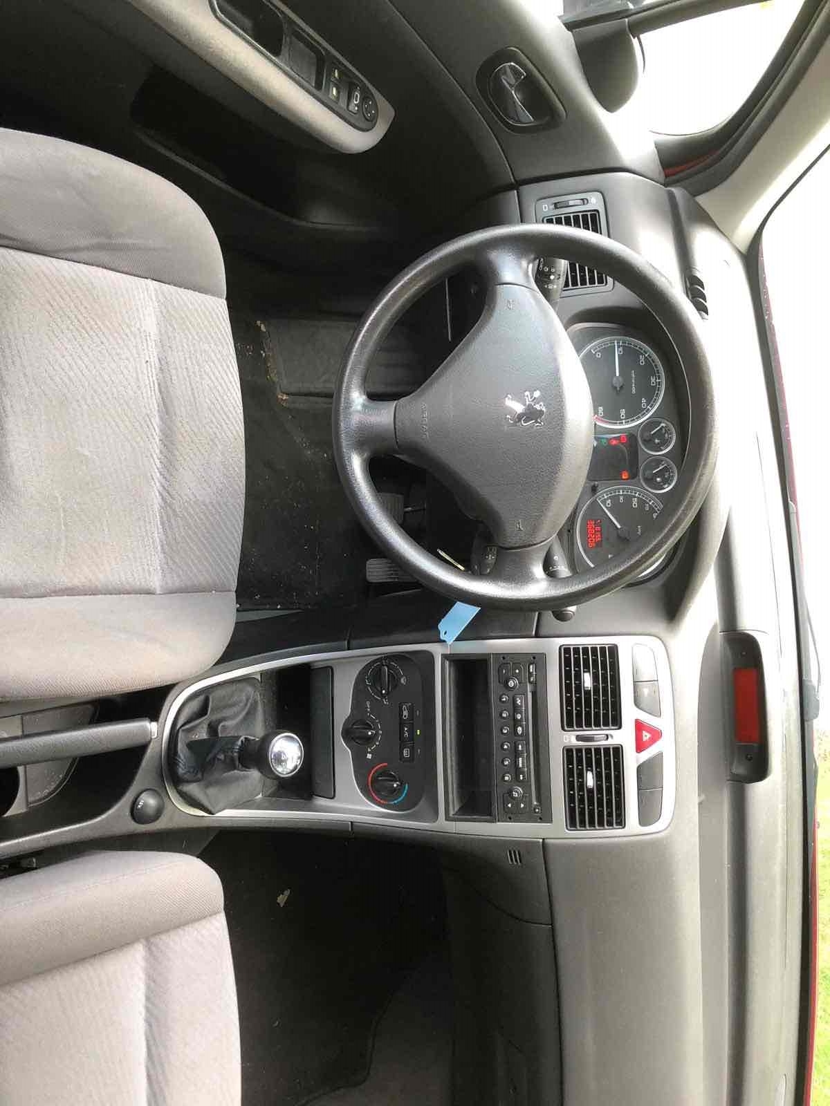 Rød Peugeot 307 fra 2003