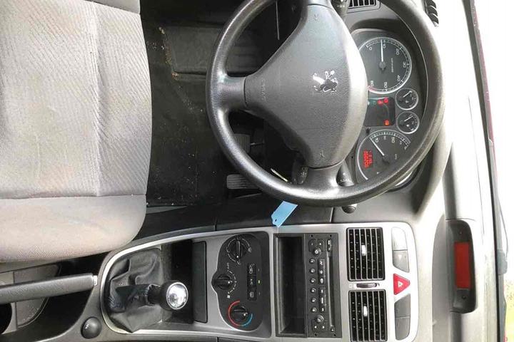 Rød Peugeot 307 fra 2003