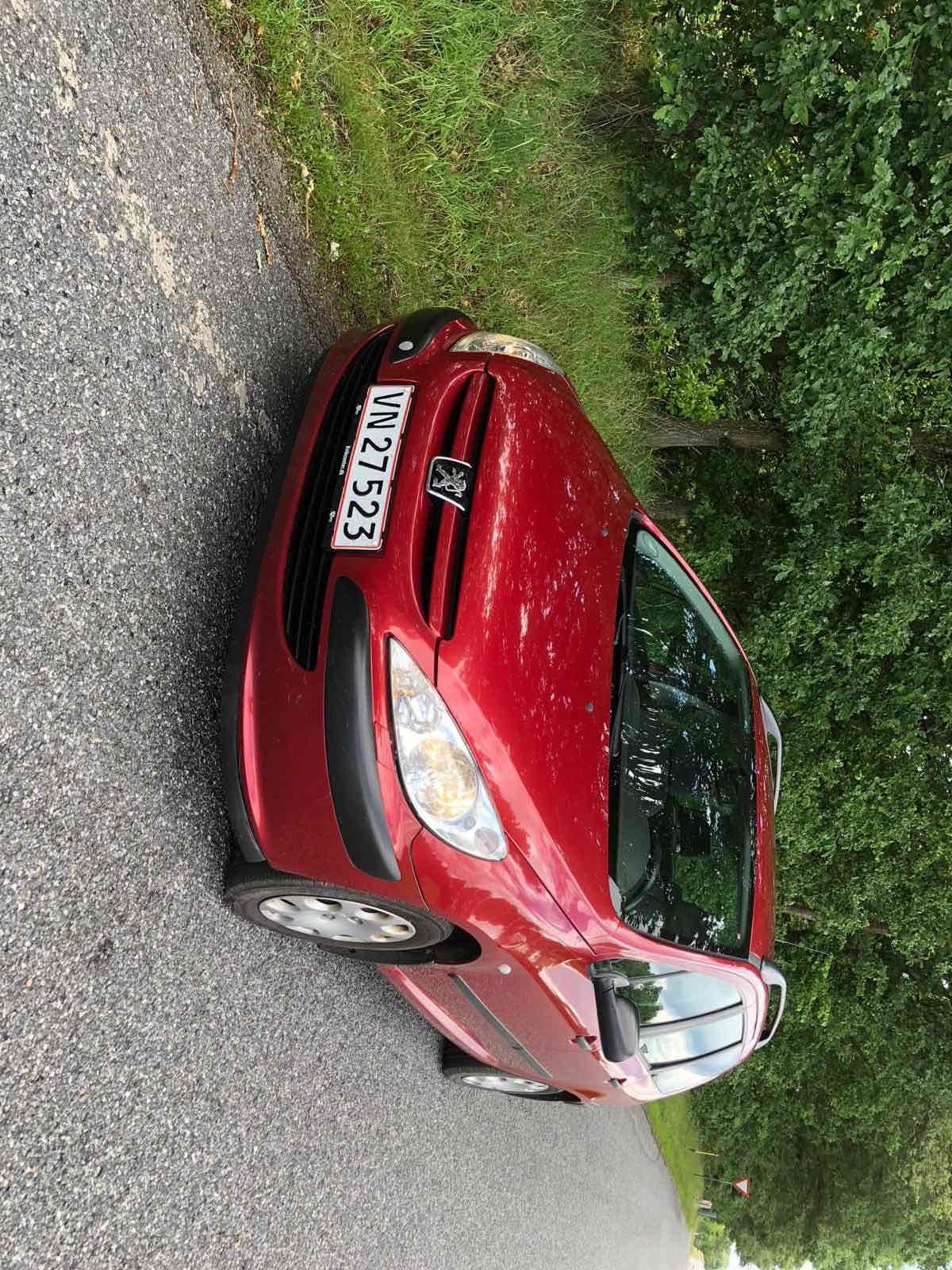 Rød Peugeot 307 fra 2003