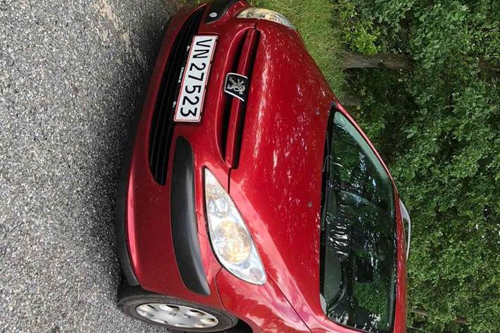 Rød Peugeot 307 fra 2003