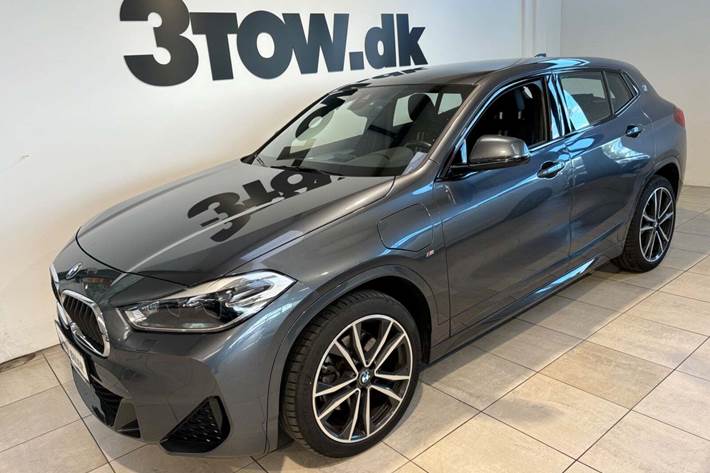 Grå BMW X2 fra 2021 set udefra
