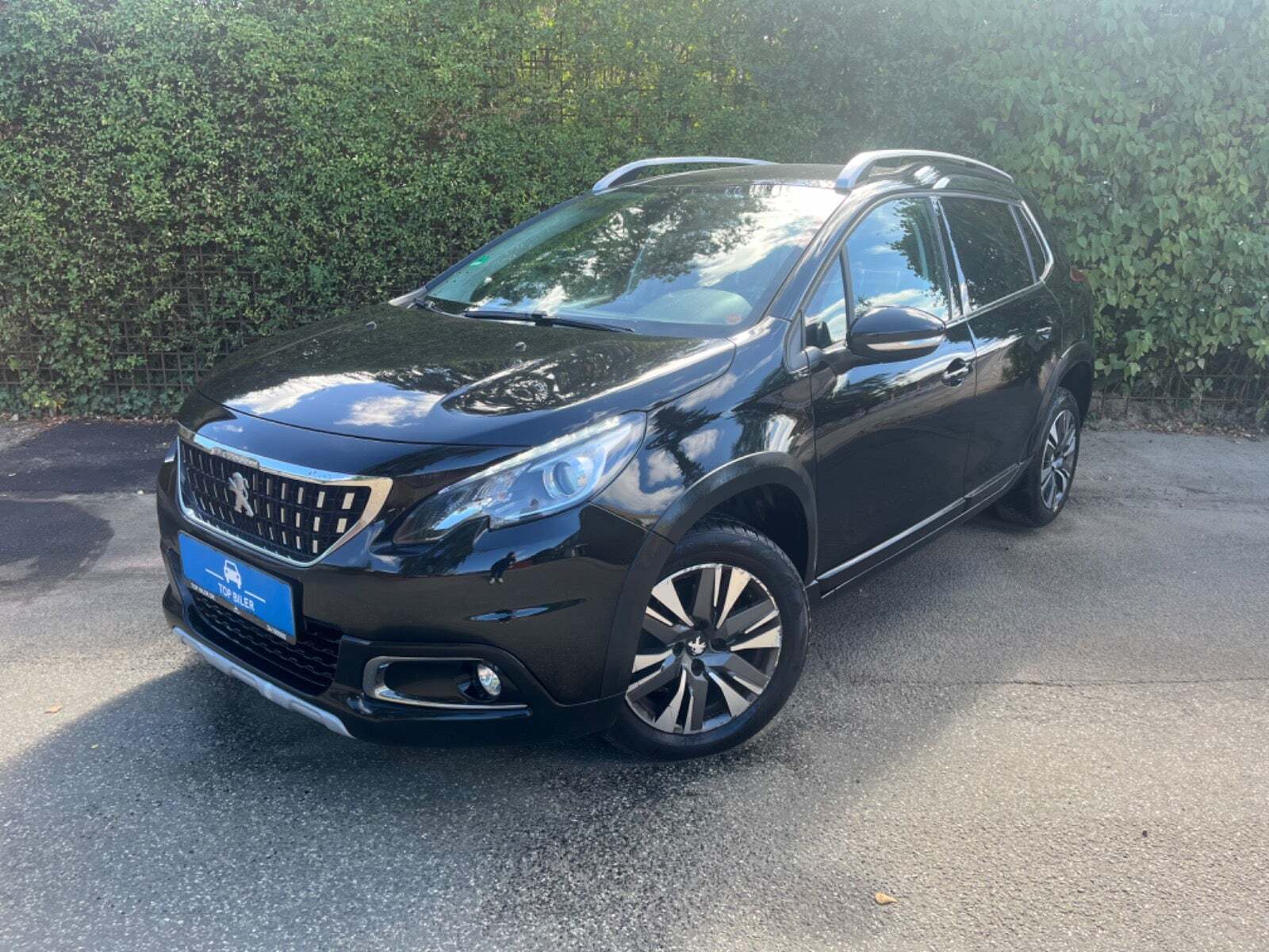 Sort Peugeot 2008 fra 2019 set udefra