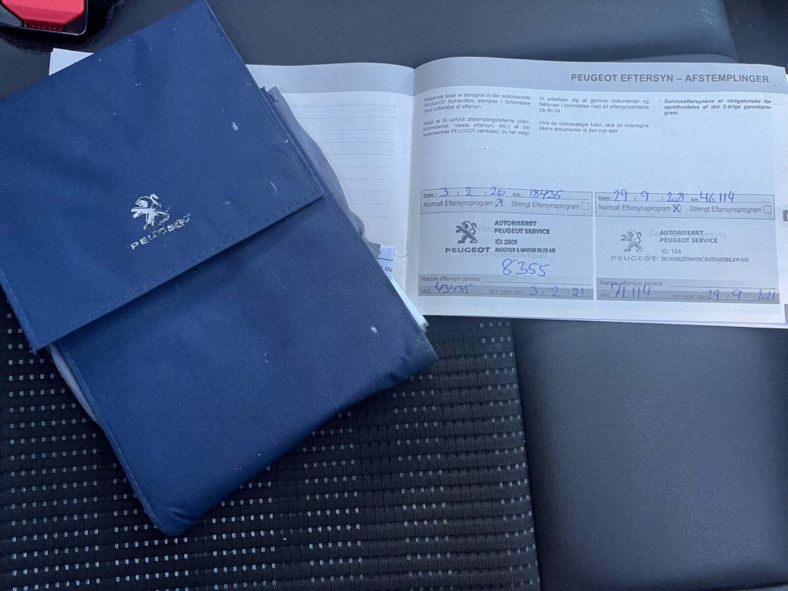 Sort Peugeot 2008 fra 2019