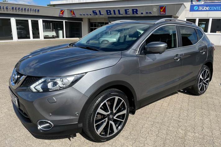 Grå Nissan Qashqai fra 2015 set udefra