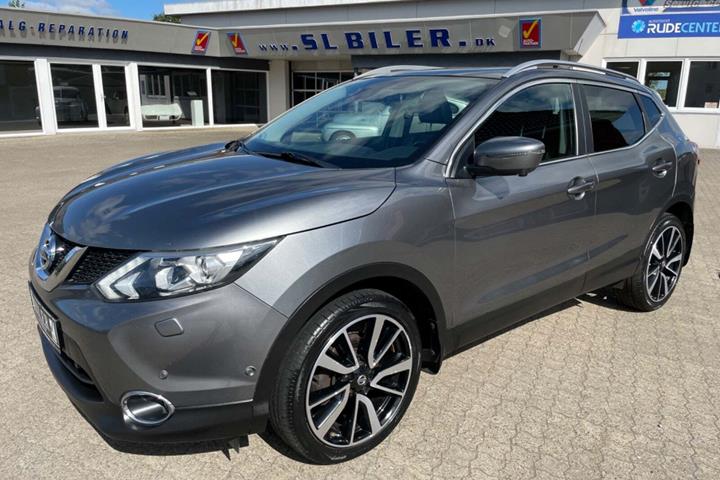 Grå Nissan Qashqai fra 2015 set udefra