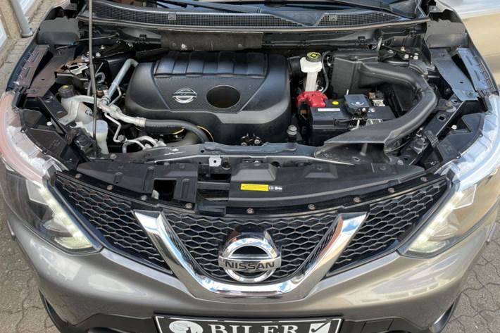 Grå Nissan Qashqai fra 2015