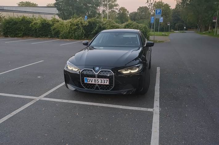 Sort BMW i4 fra 2023