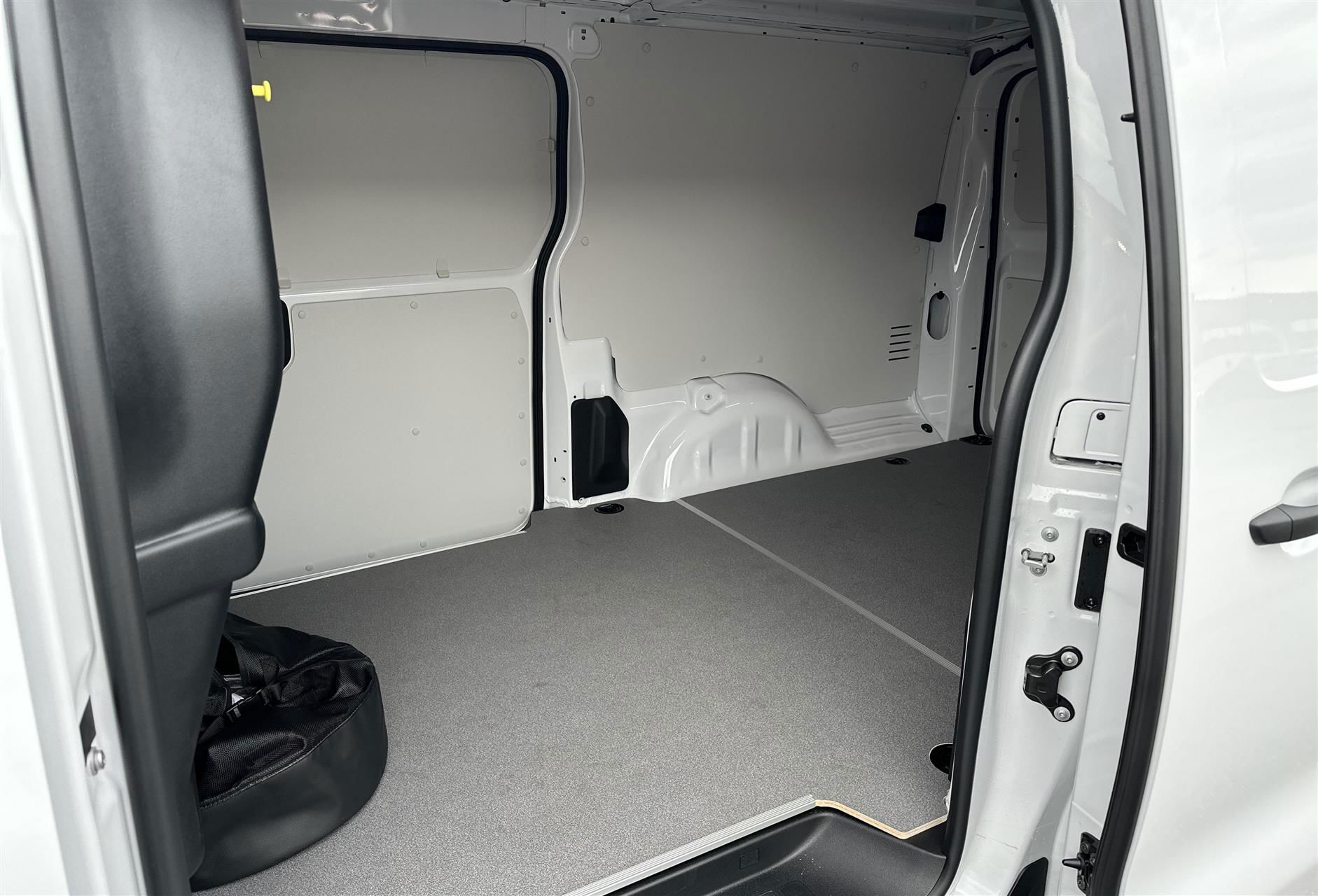 Hvid Toyota Proace Electric fra 2024