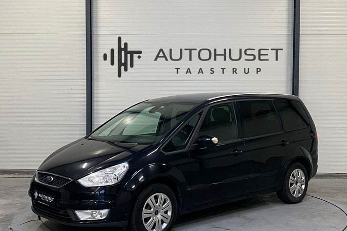 Sort Ford Galaxy fra 2010 set udefra