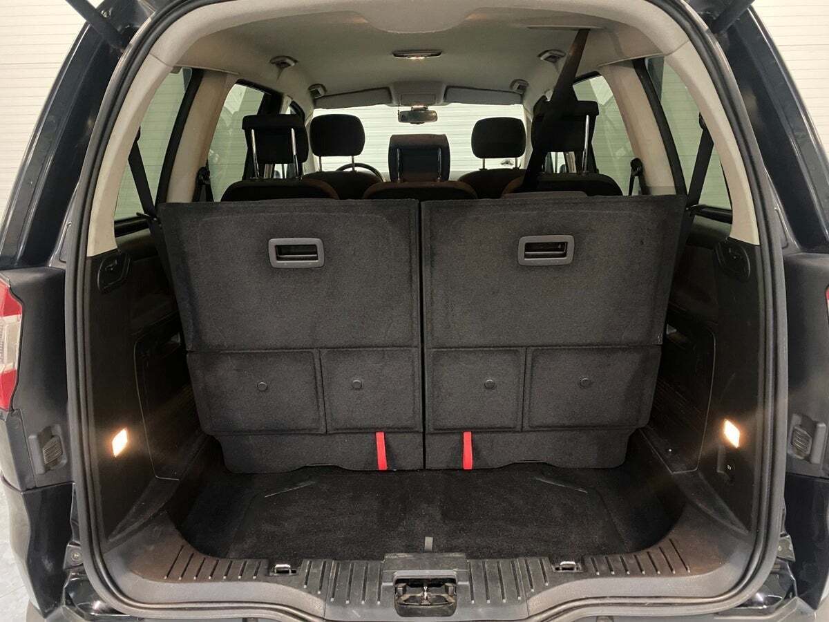 Sort Ford Galaxy fra 2010