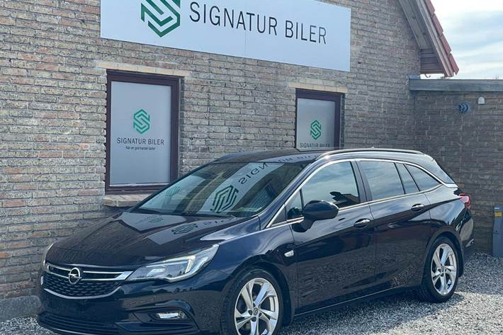 Blå Opel Astra fra 2019 set udefra