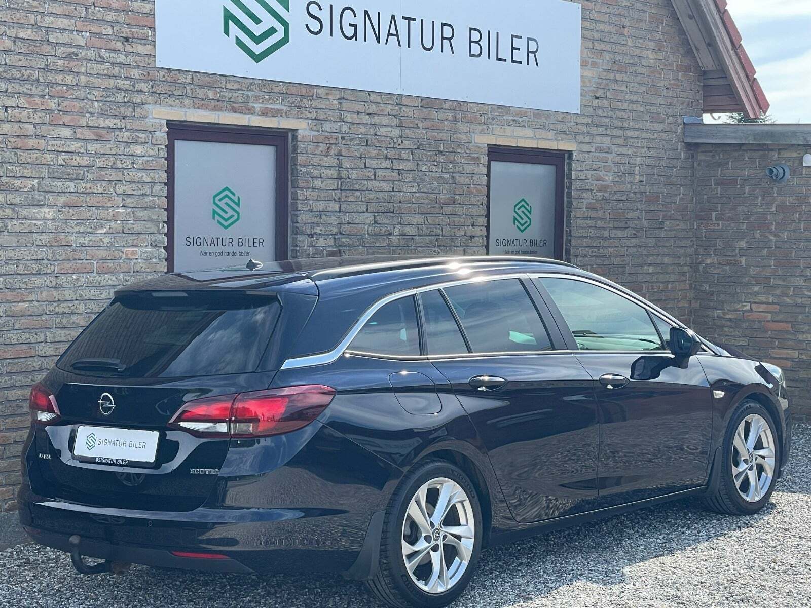 Blå Opel Astra fra 2019