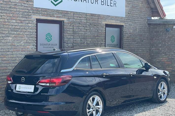 Blå Opel Astra fra 2019