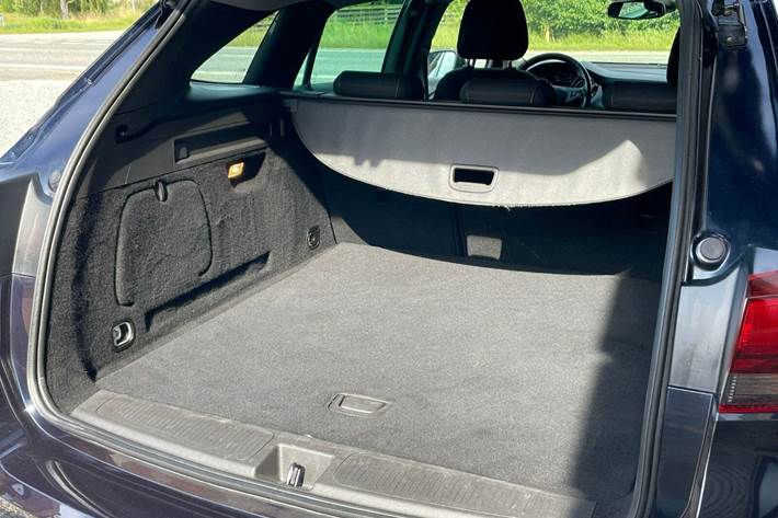 Blå Opel Astra fra 2019