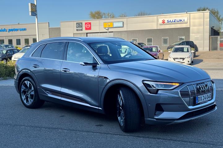 Grå Audi e-tron fra 2020