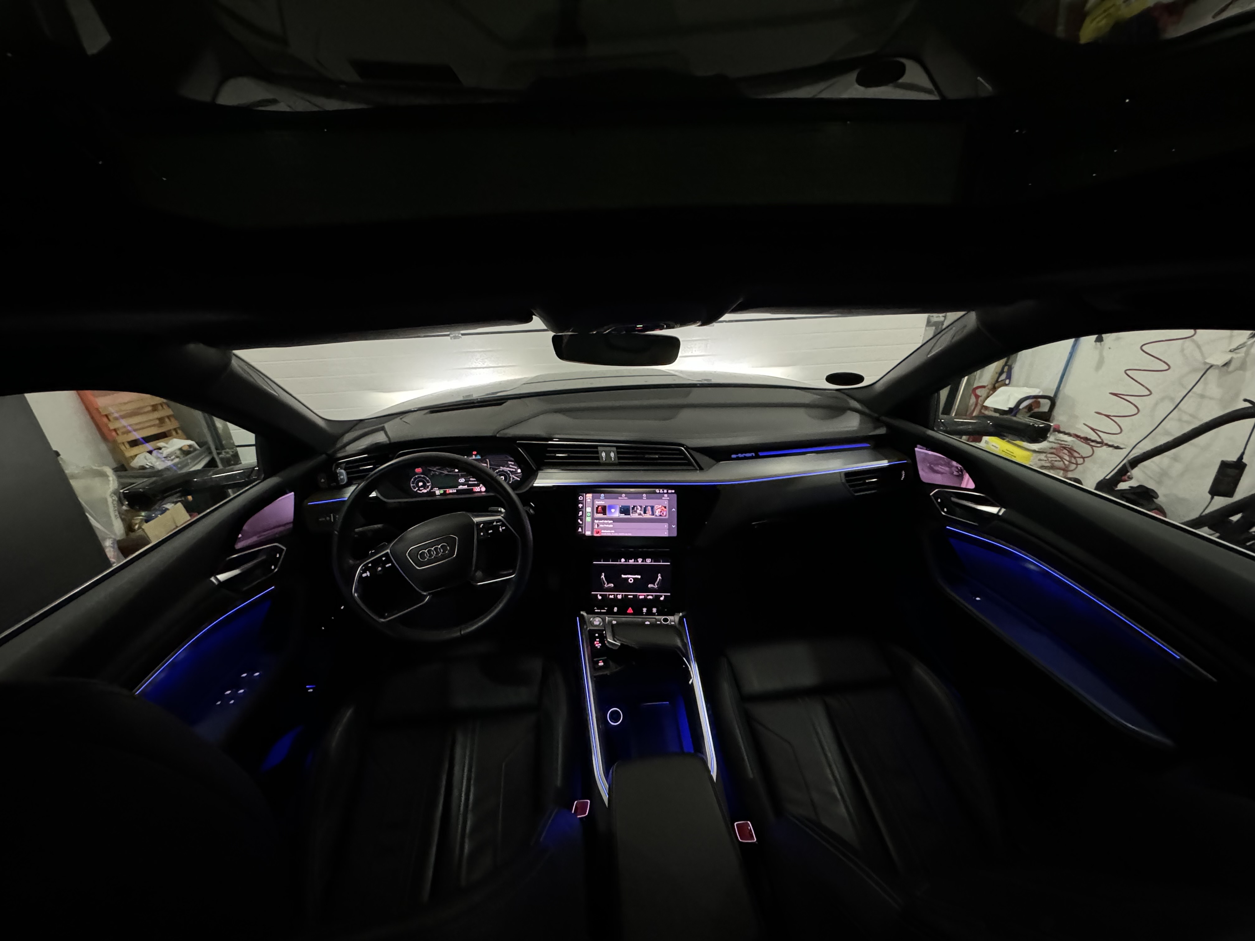 Grå Audi e-tron fra 2020