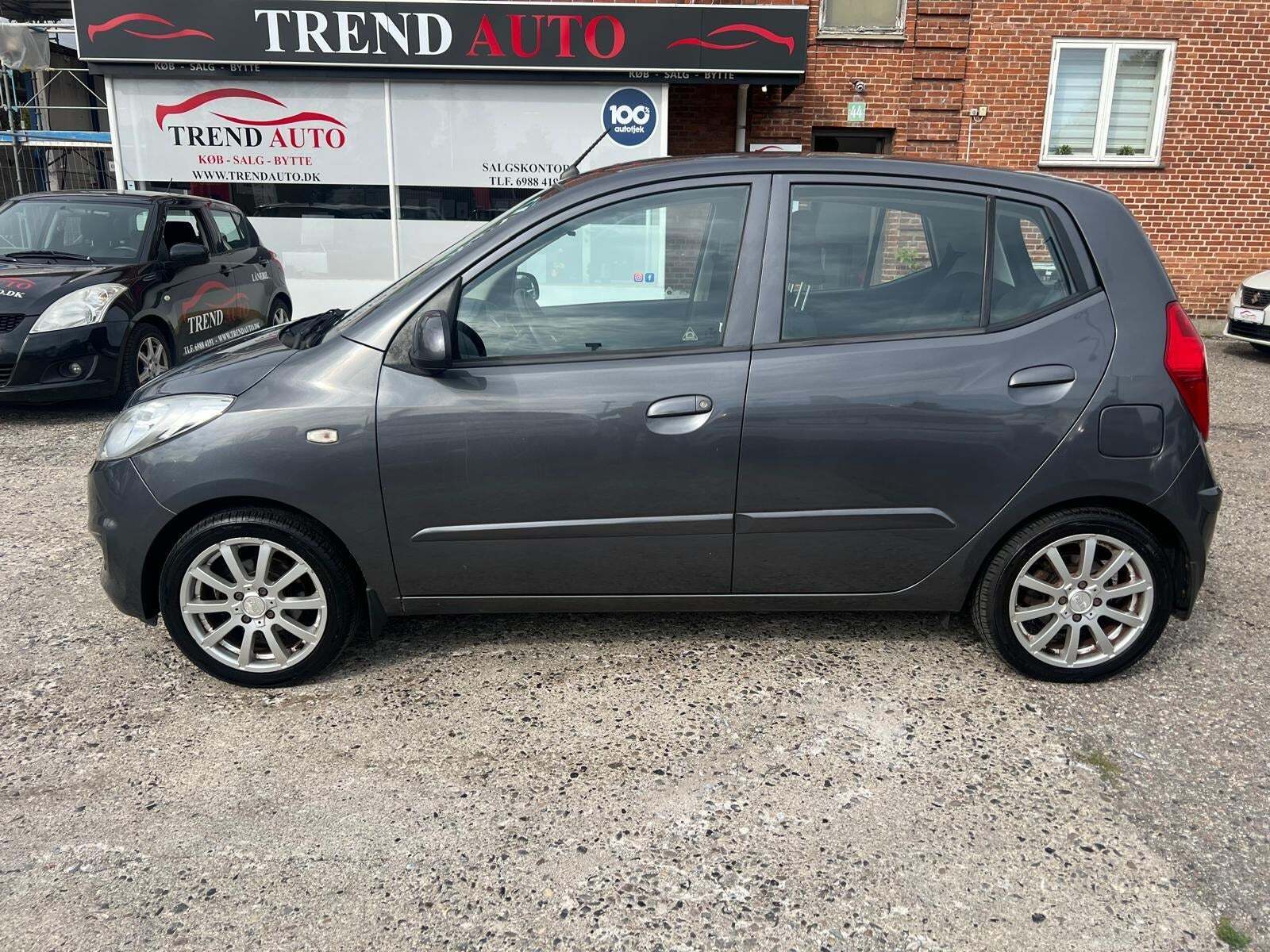 Grå Hyundai i10 fra 2013