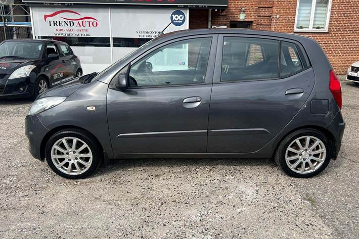 Grå Hyundai i10 fra 2013