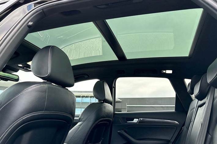 Gul Audi SQ5 fra 2013