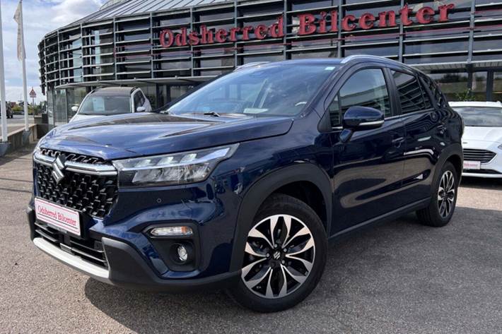 Blå Suzuki S-Cross fra 2023 set udefra