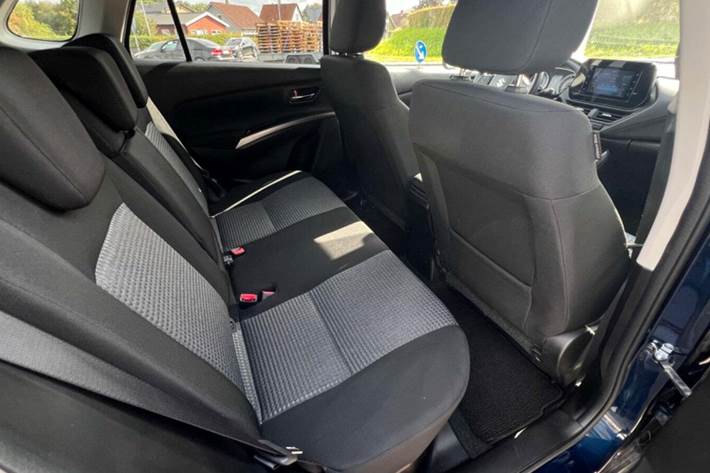 Blå Suzuki S-Cross fra 2023