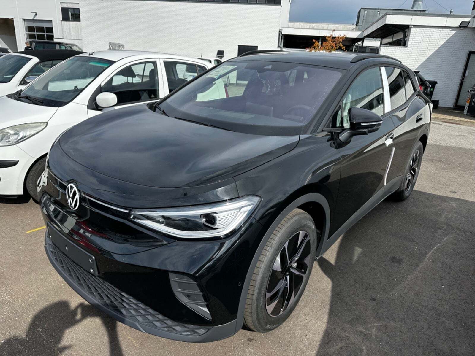 Sort VW ID.4 fra 2025 set udefra