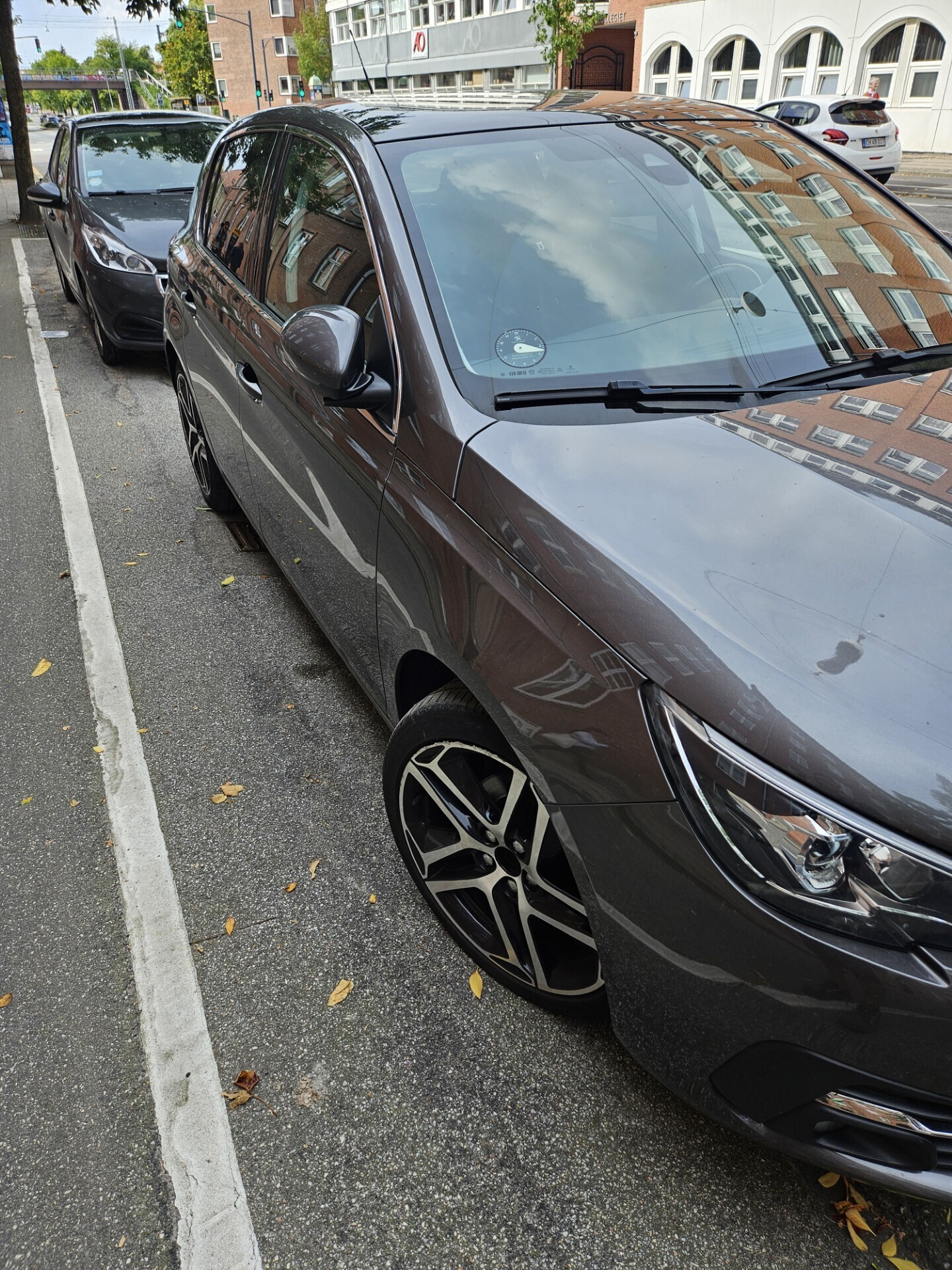 Grå Peugeot 308 fra 2019