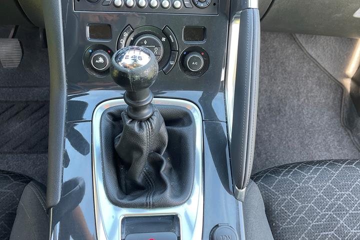 Sort Peugeot 3008 fra 2015