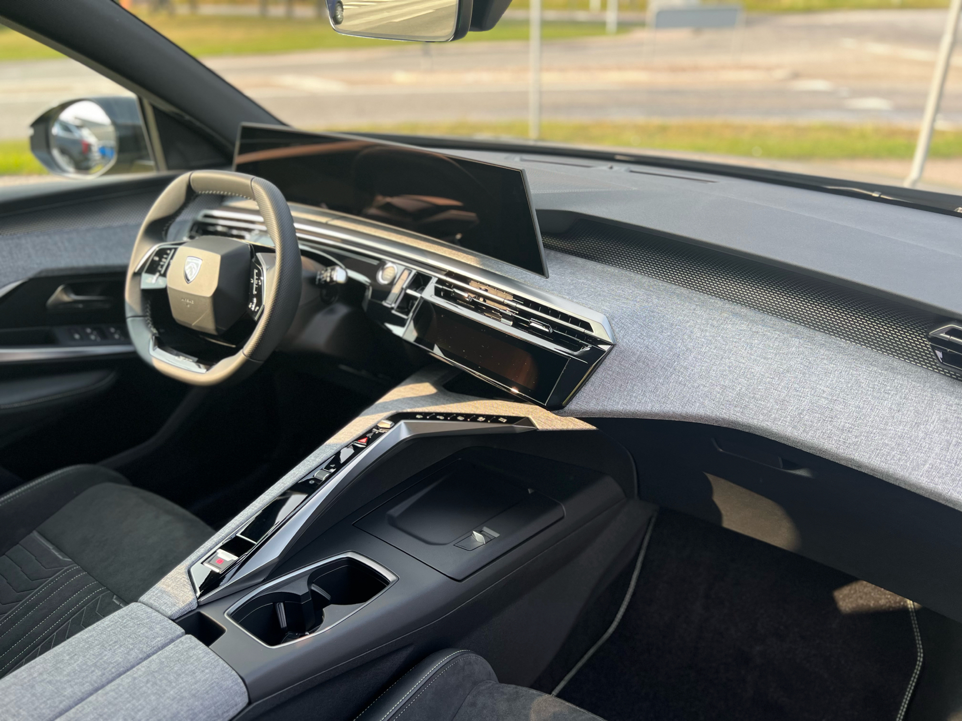 Peugeot e-5008