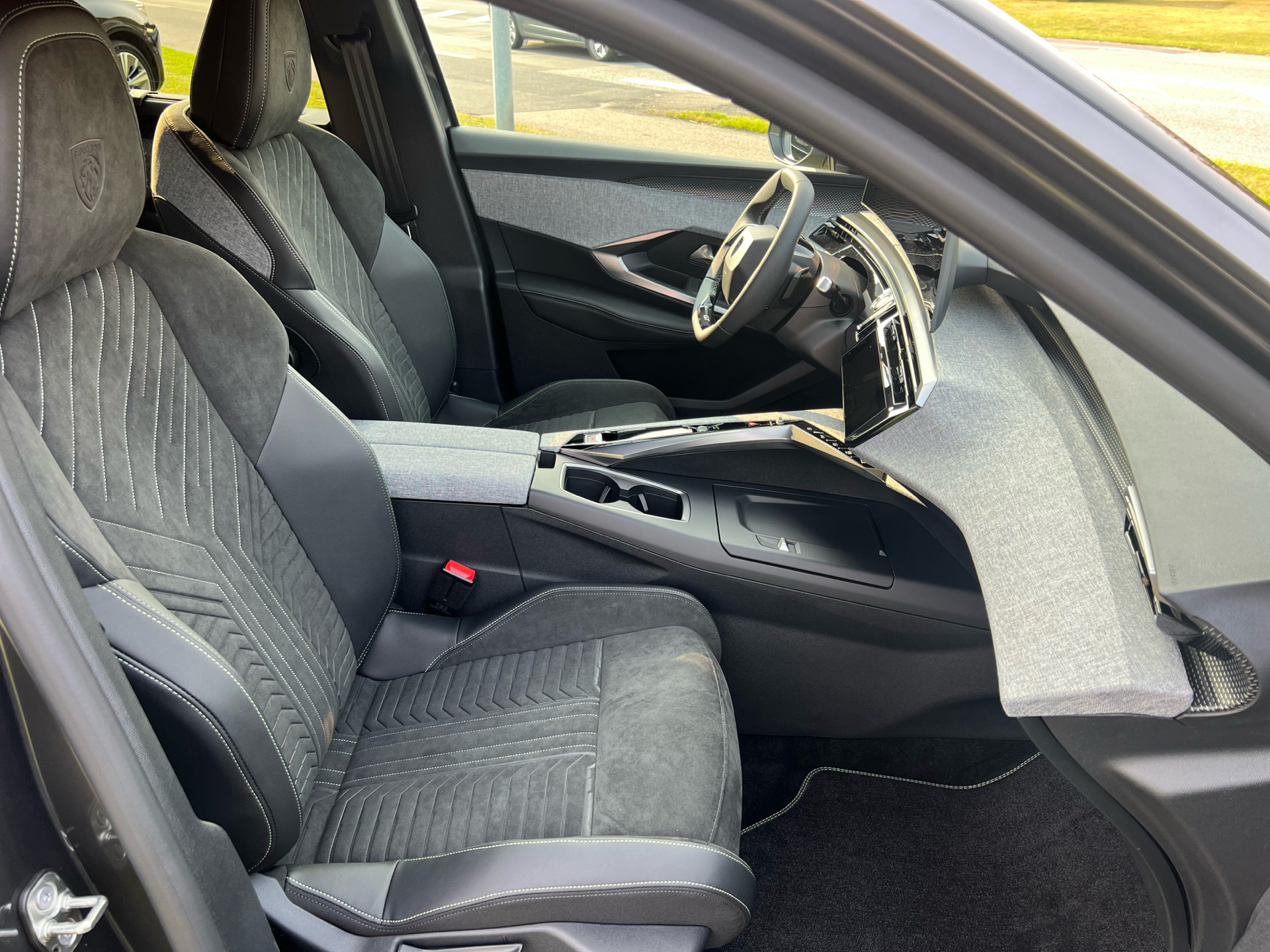 Peugeot e-5008