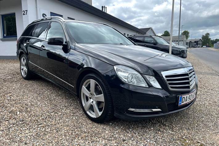 Sort Mercedes E200 fra 2013